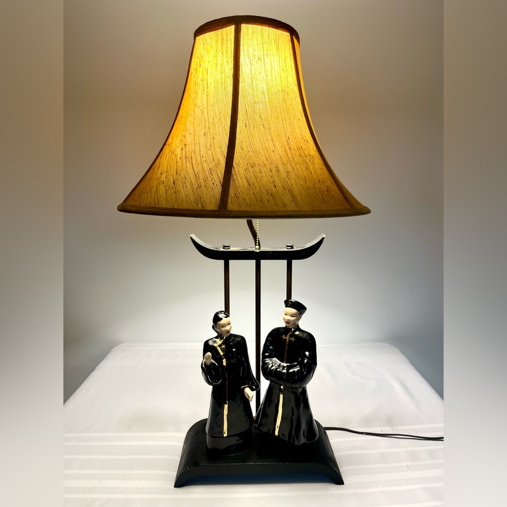 VTG 50s Ceramic Asian Couple Figural Lamp Pagoda MCM Black Gold Oriental Style